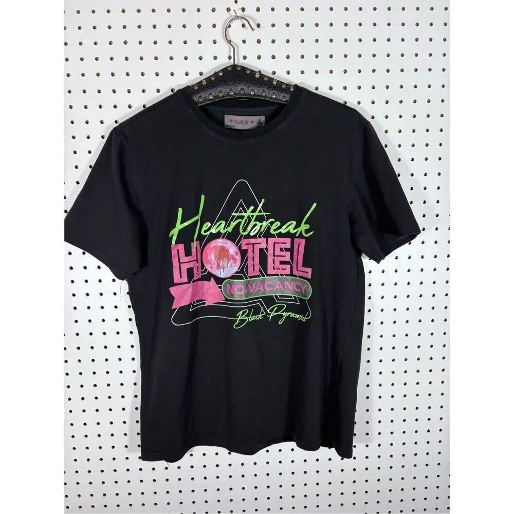 Black Pyramid shirt size M